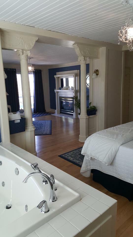 The Wanderlust Hotel Sturgeon Bay Exterior photo
